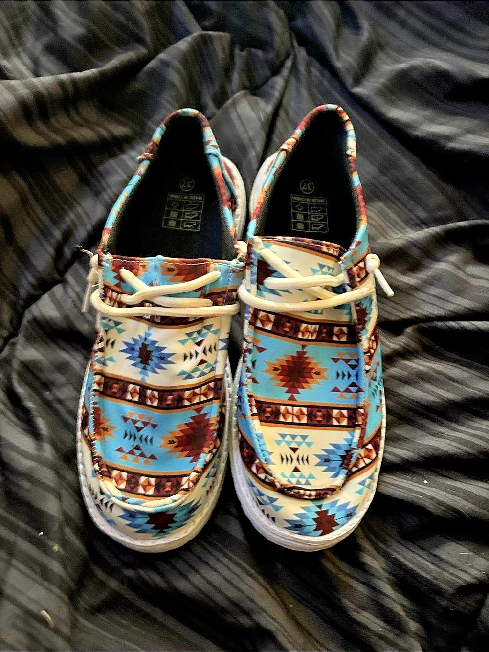 Geometric Pattern Moccasin Shoes in Blue & White